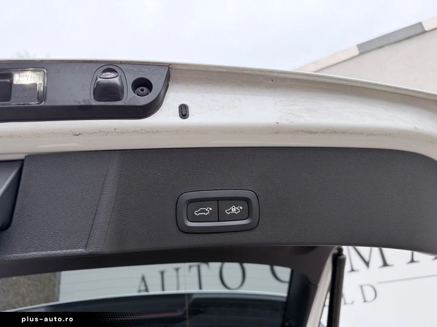 VOLVO XC40 B3 B DKG Plus Dark   360 KAM.   H&K   AHK