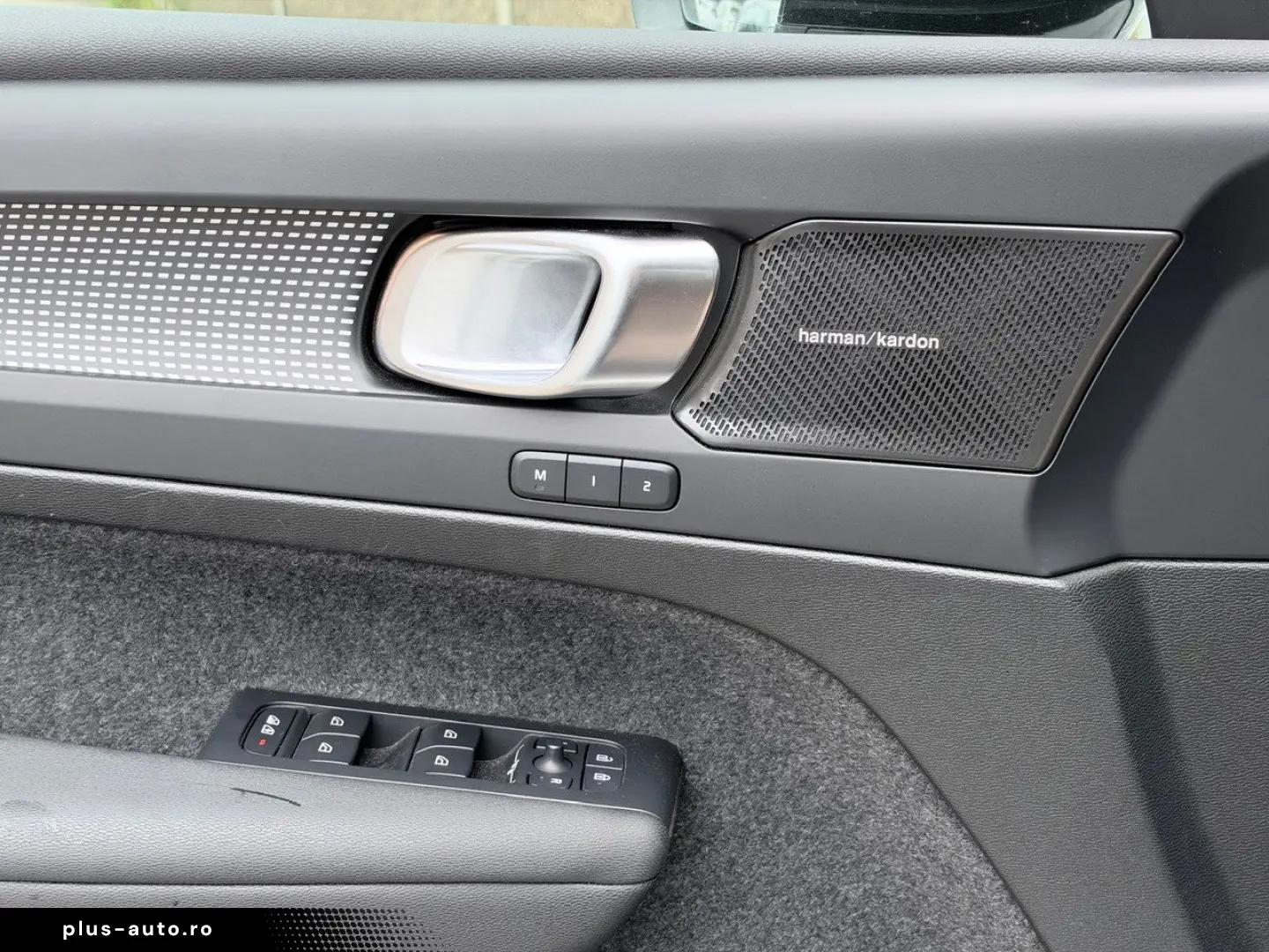 VOLVO XC40 B3 B DKG Plus Dark   360 KAM.   H&K   AHK