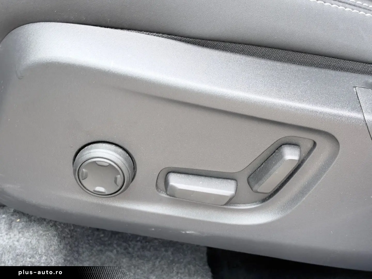 VOLVO XC40 B3 B DKG Plus Dark   360 KAM.   H&K   AHK