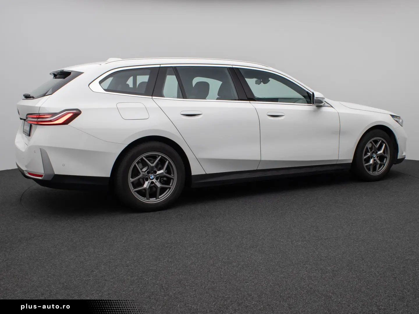 BMW Seria 5 2024 — imagine 5