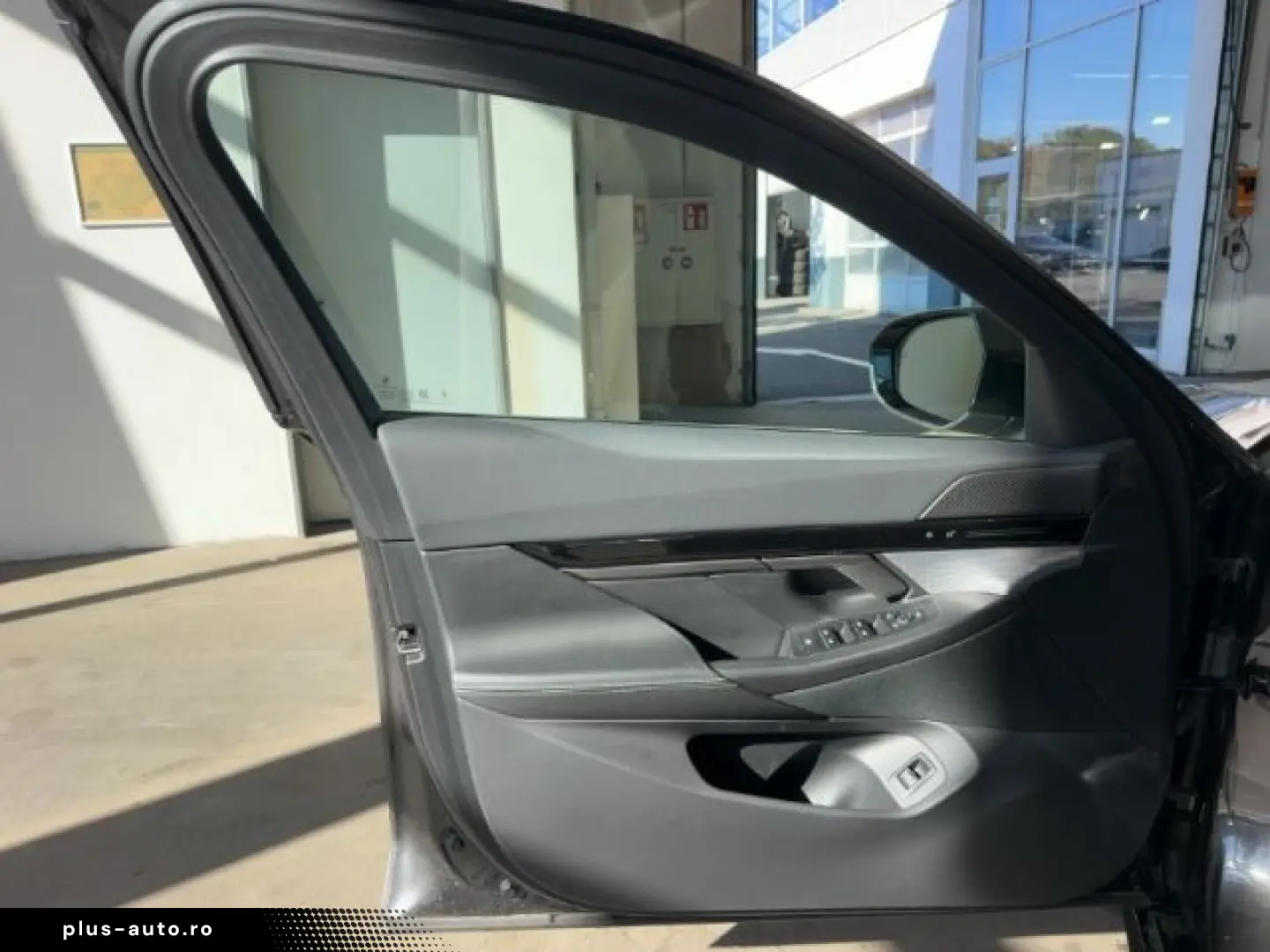 BMW Seria 5 2024 — imagine 12