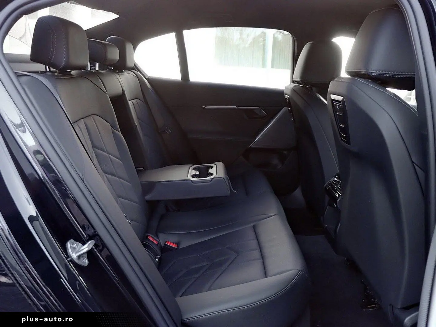 BMW Seria 5 2023 — imagine 8