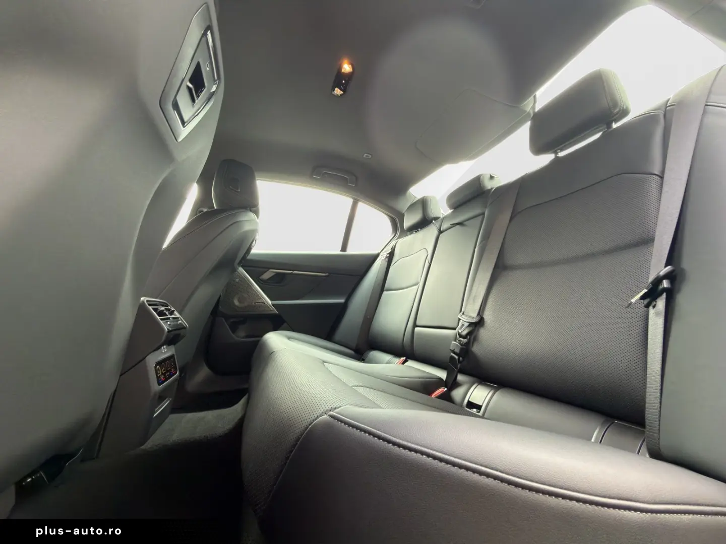 BMW Seria 5 2024 — imagine 13