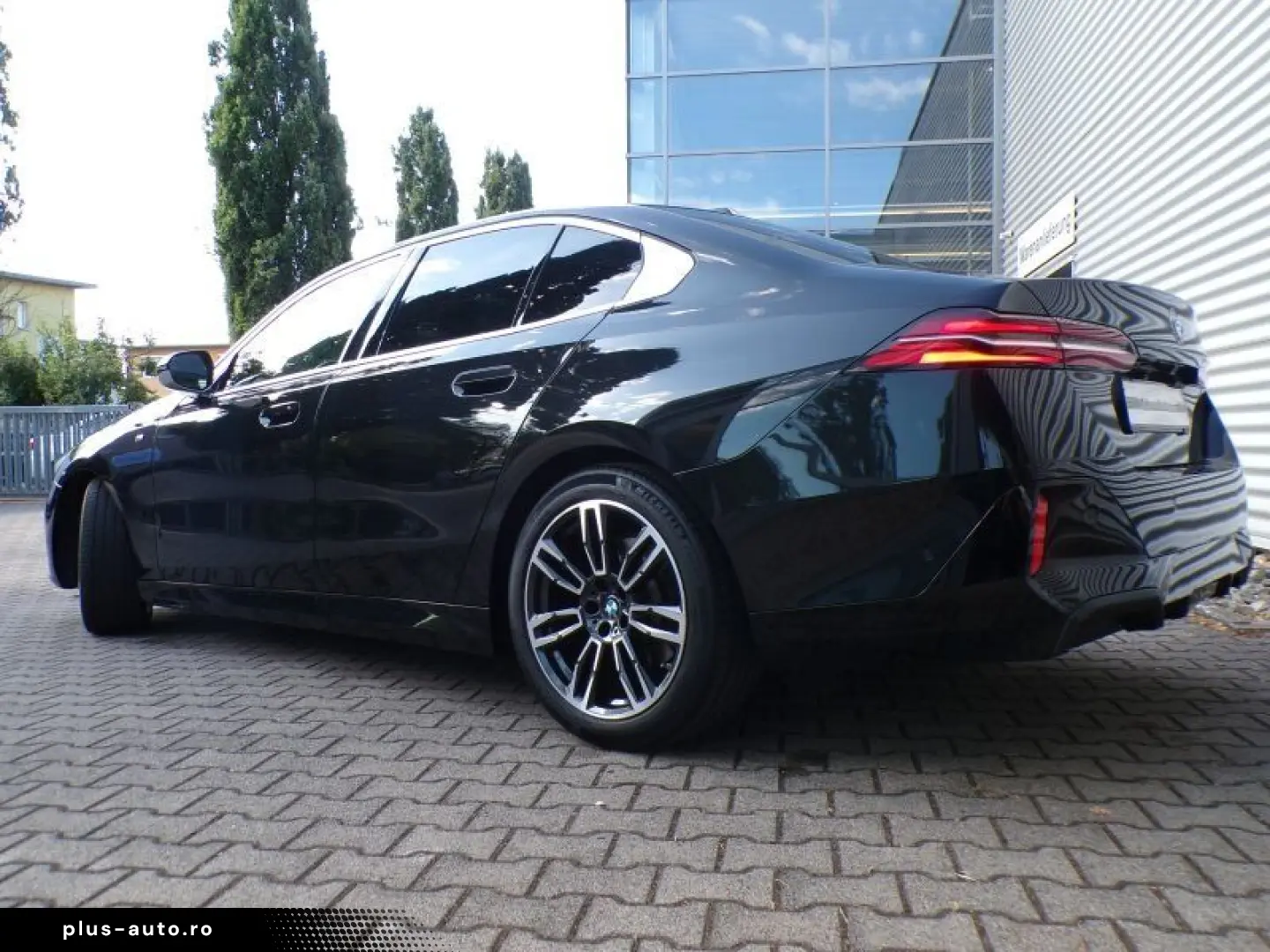 BMW Seria 5 2024 — imagine 5