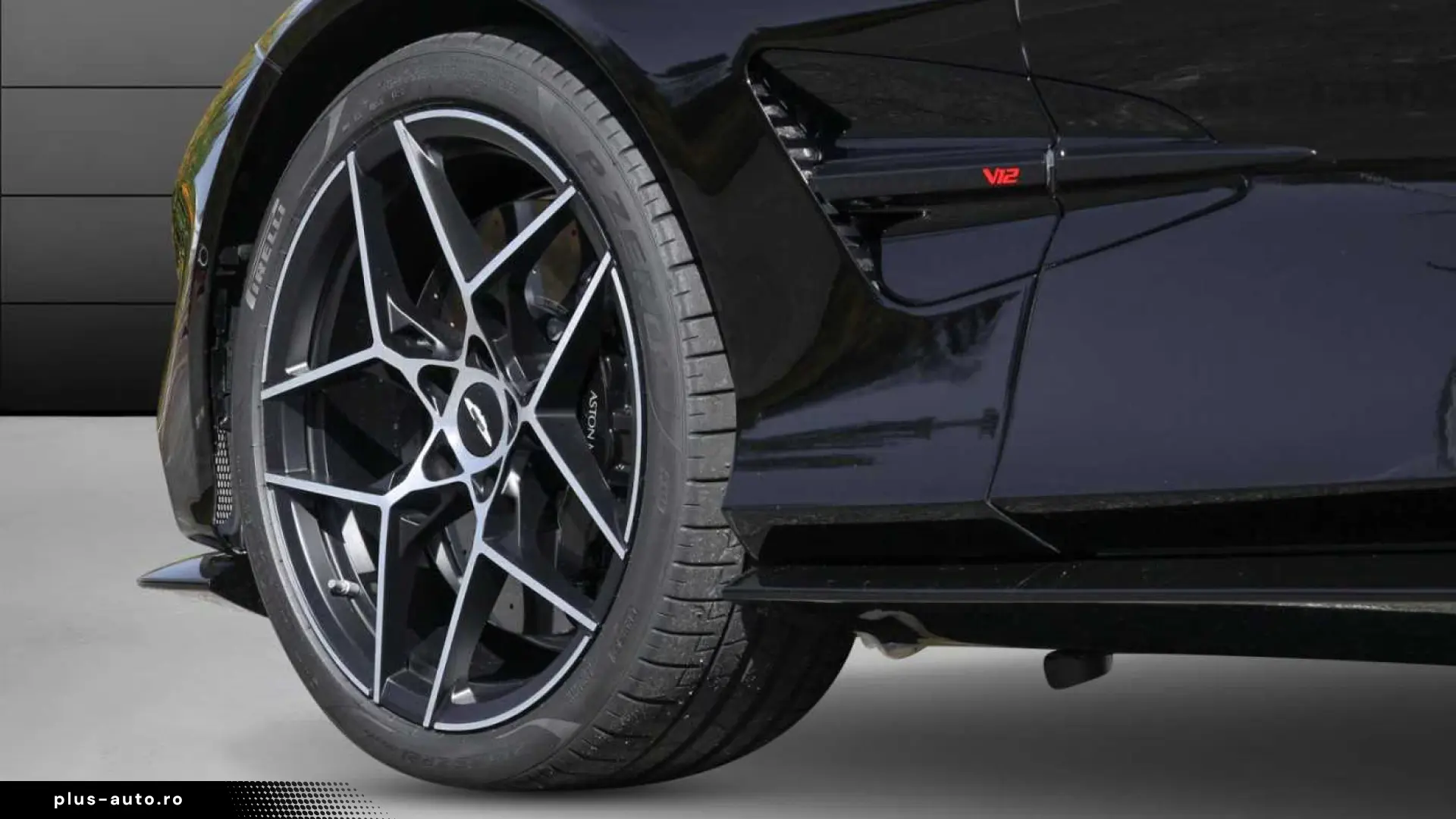 Aston Martin Vanquish Coupe