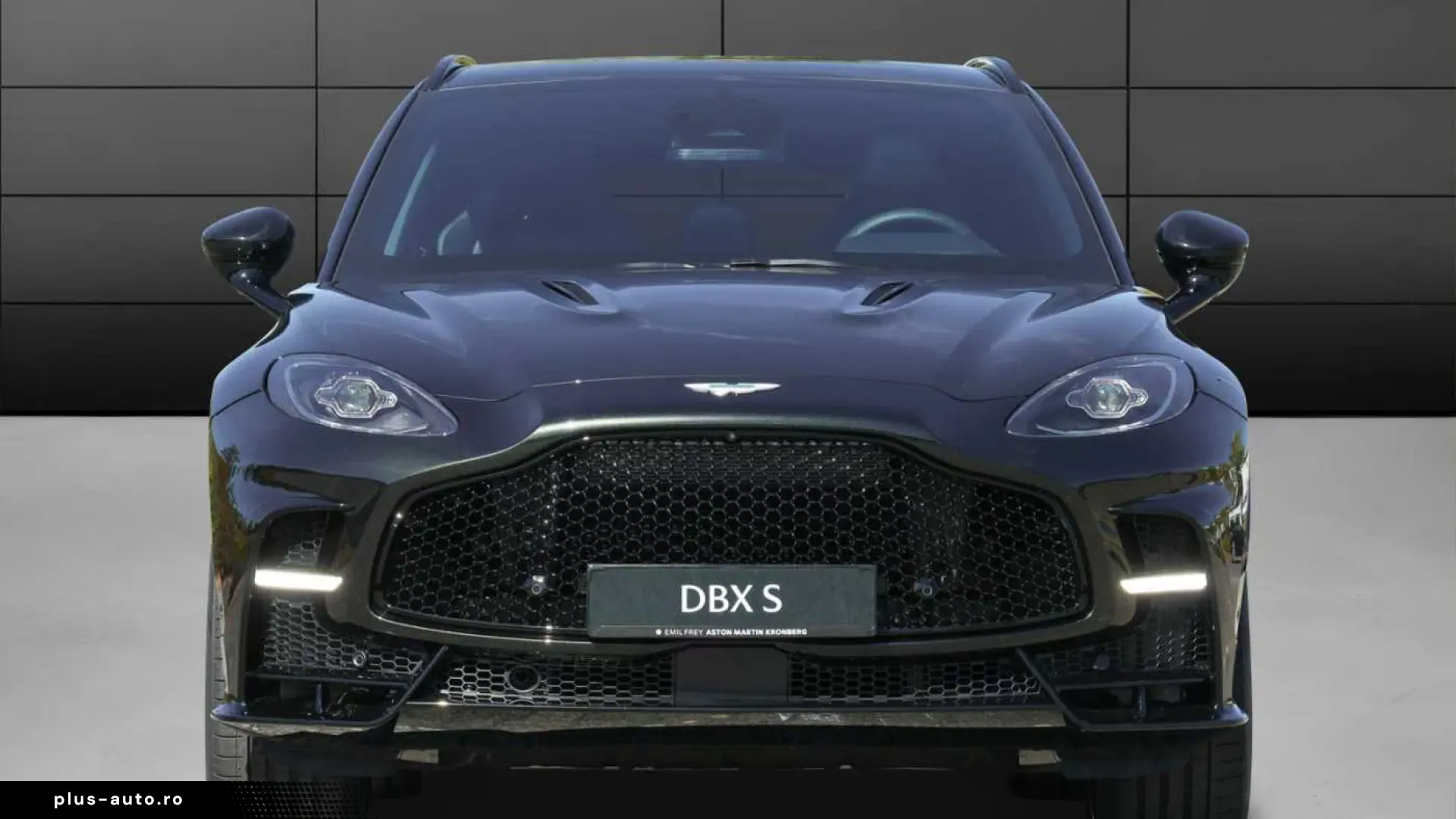Aston Martin DBX S