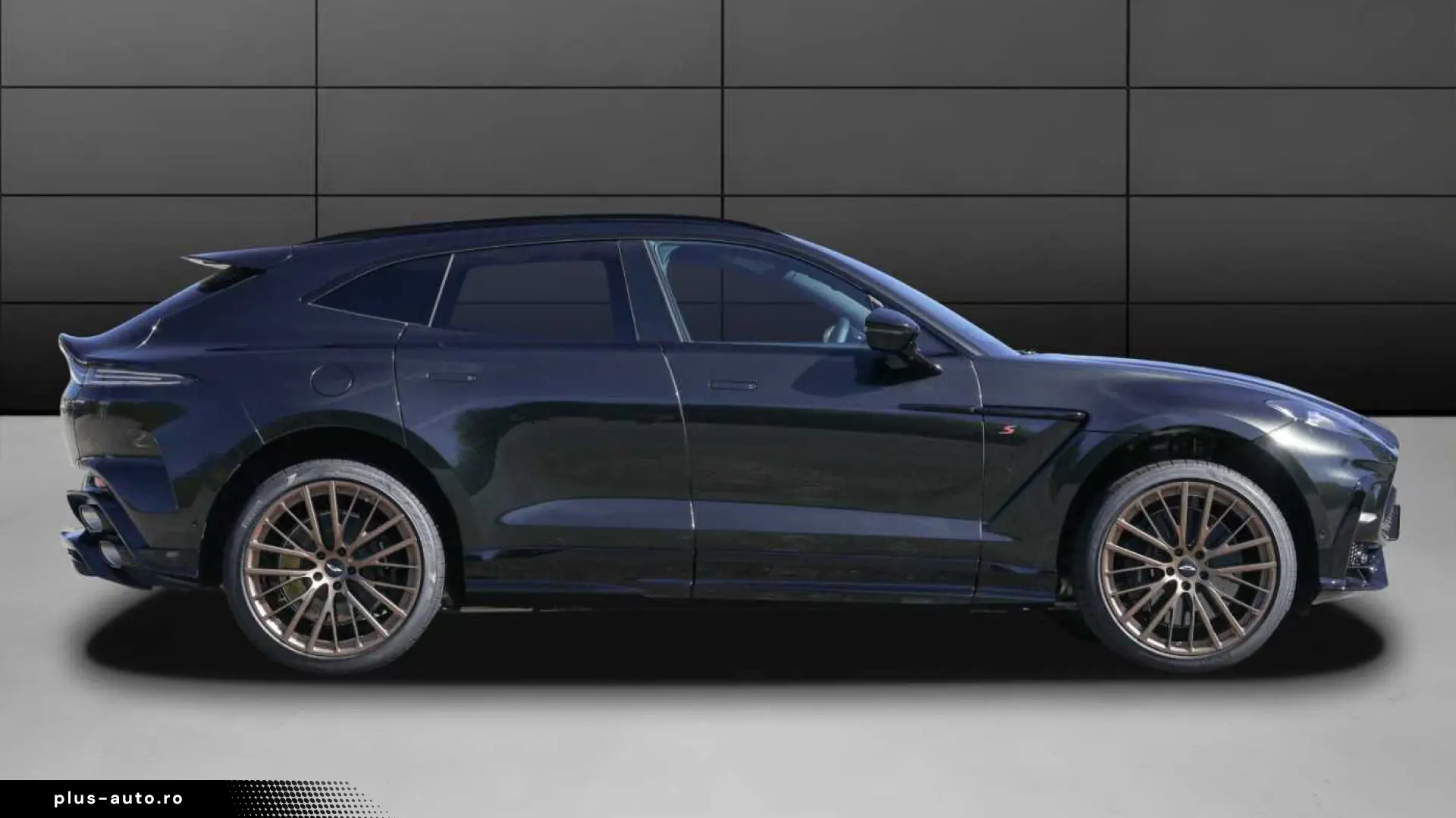 Aston Martin DBX S