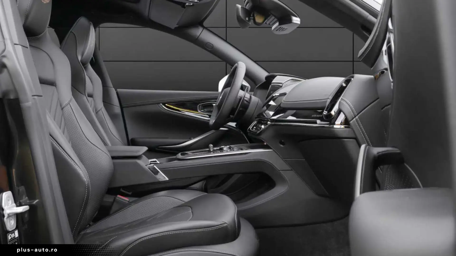 Aston Martin DBX S