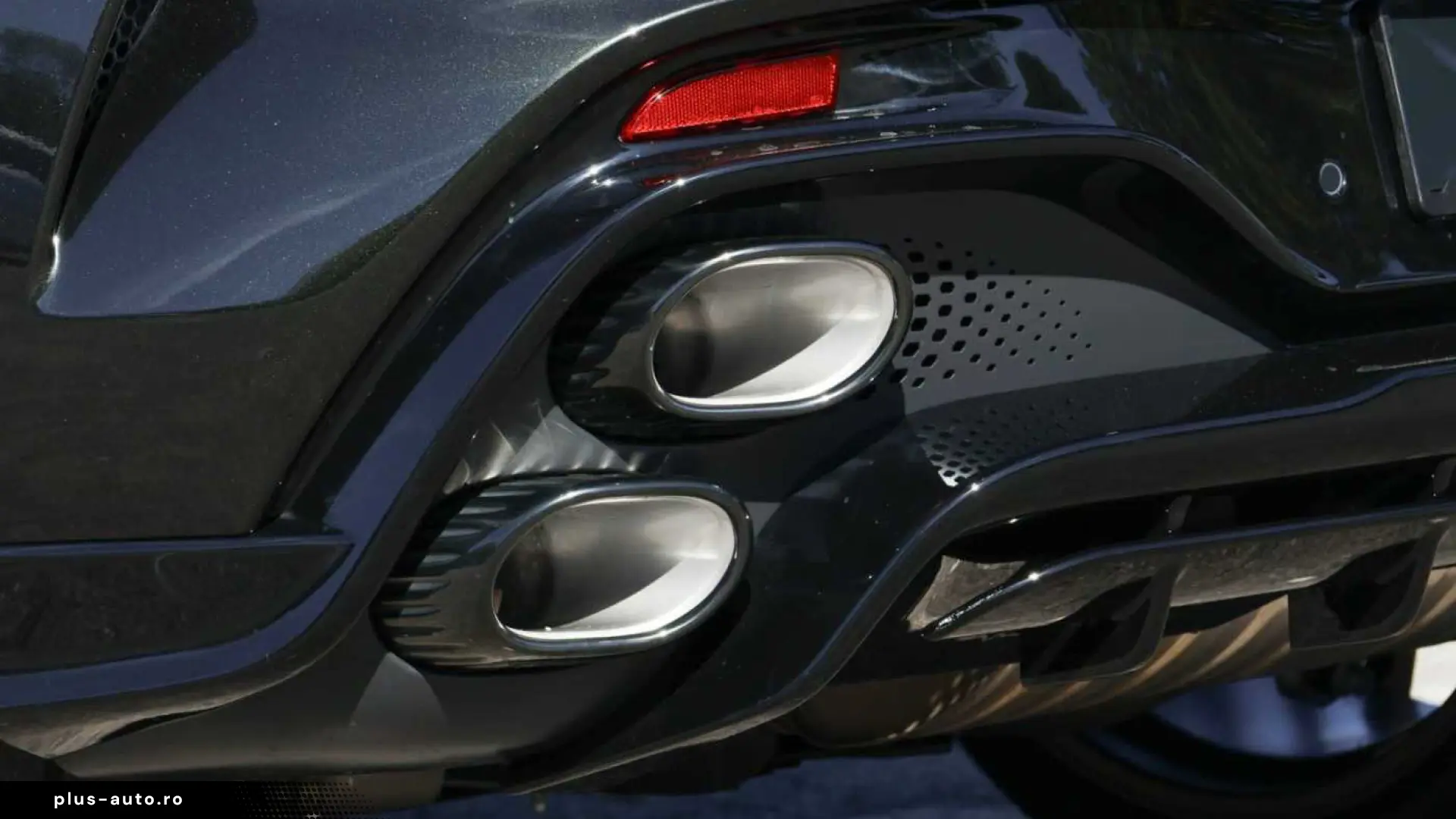 Aston Martin DBX S