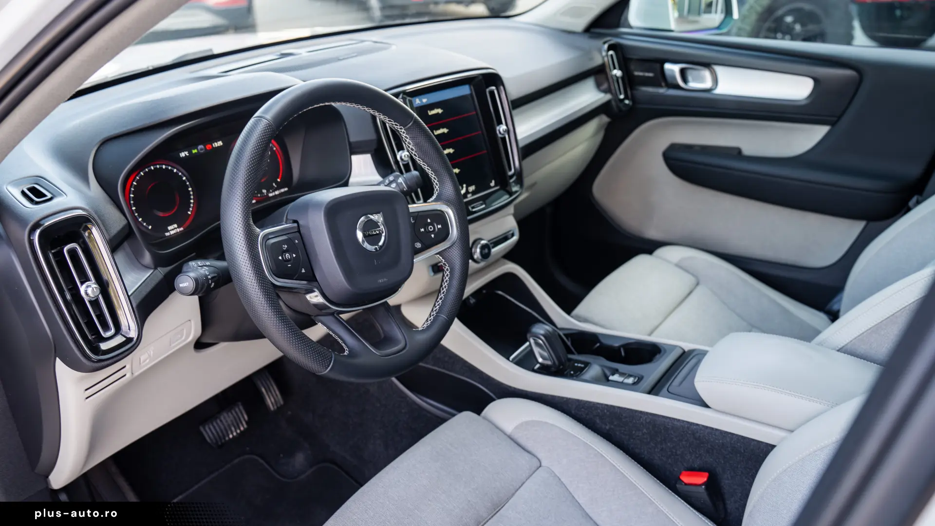 Volvo XC40 AWD D3 2.0 150CP Momentum Aut Led 360 H&K ACC