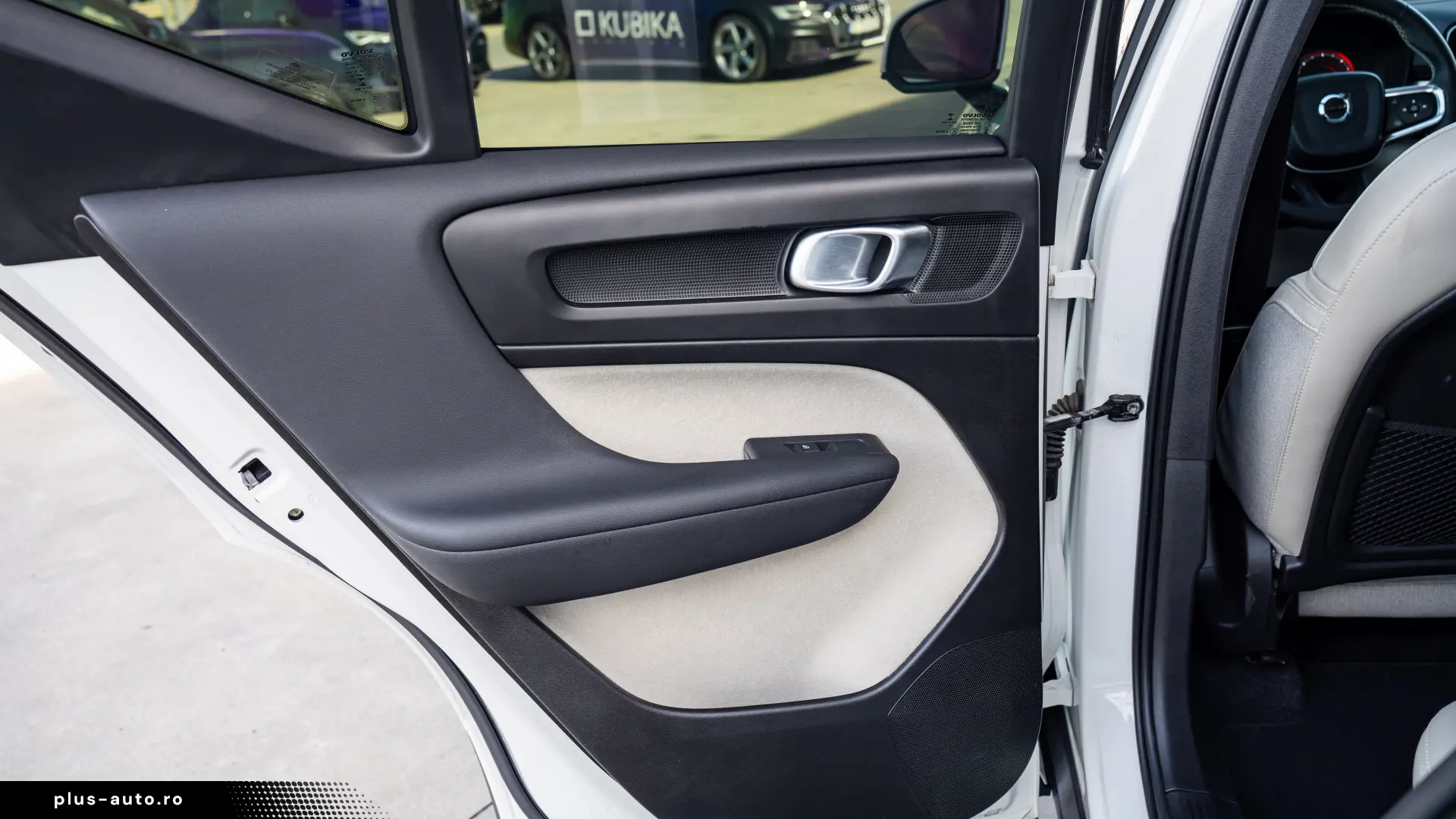 Volvo XC40 AWD D3 2.0 150CP Momentum Aut Led 360 H&K ACC