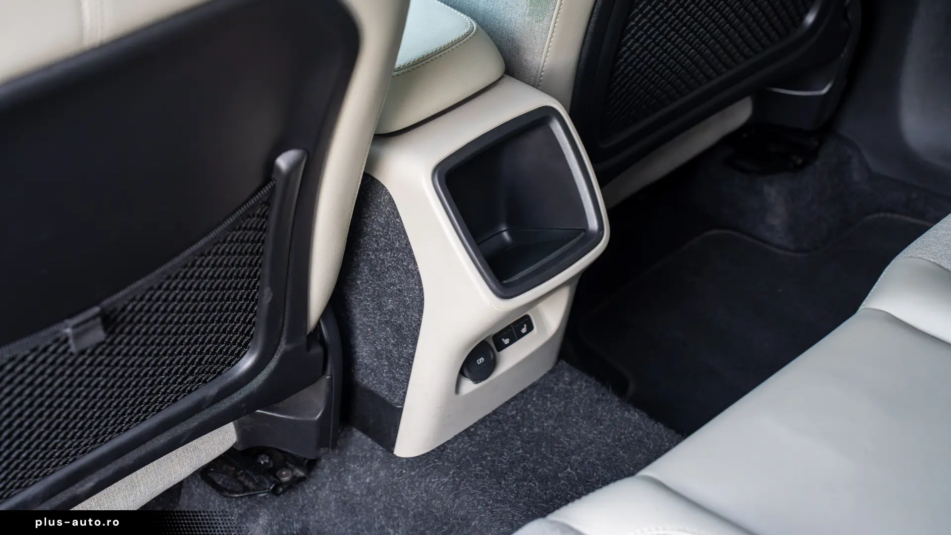 Volvo XC40 AWD D3 2.0 150CP Momentum Aut Led 360 H&K ACC