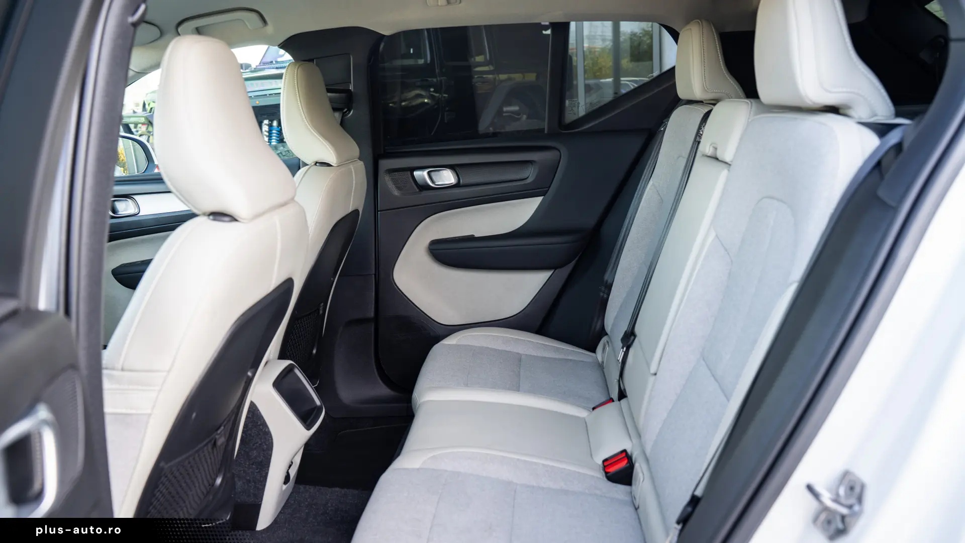 Volvo XC40 AWD D3 2.0 150CP Momentum Aut Led 360 H&K ACC