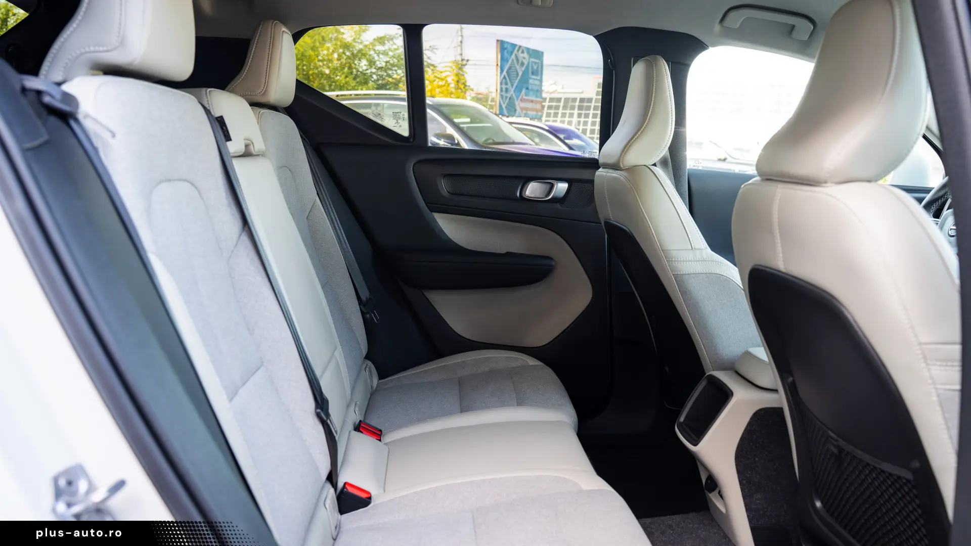 Volvo XC40 AWD D3 2.0 150CP Momentum Aut Led 360 H&K ACC