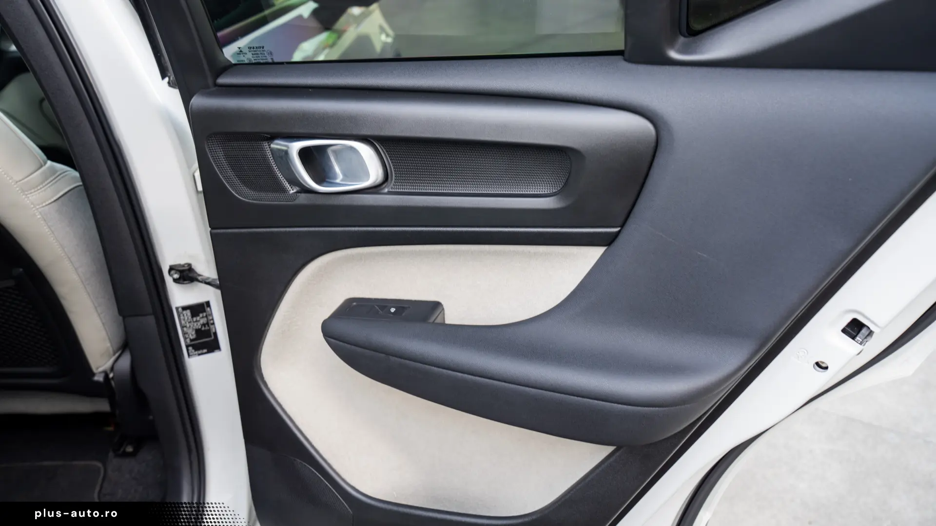 Volvo XC40 AWD D3 2.0 150CP Momentum Aut Led 360 H&K ACC