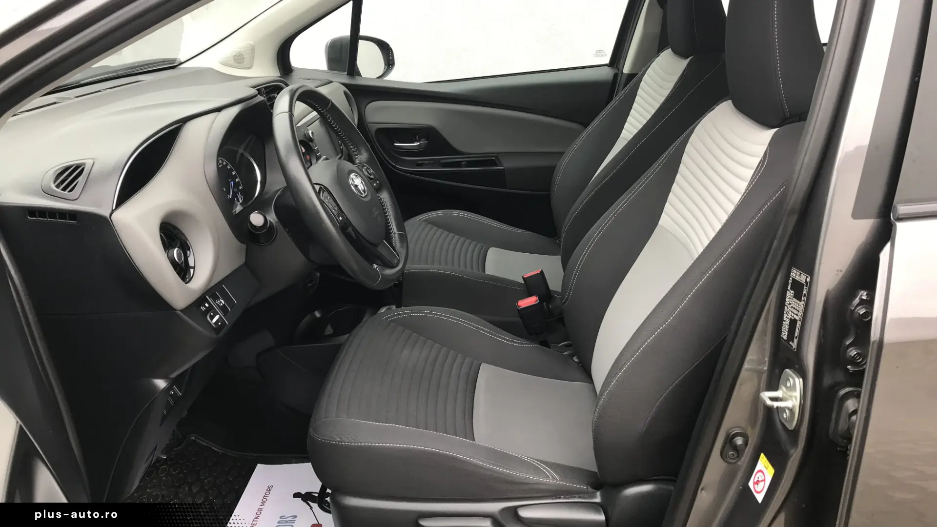 Toyota Yaris ACTIVE Hatchback