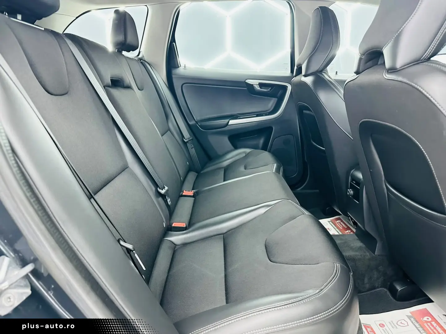 VOLVO XC60 2015 — imagine 7