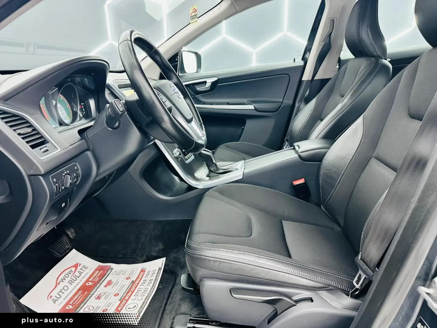 VOLVO XC60 2015 — imagine 12