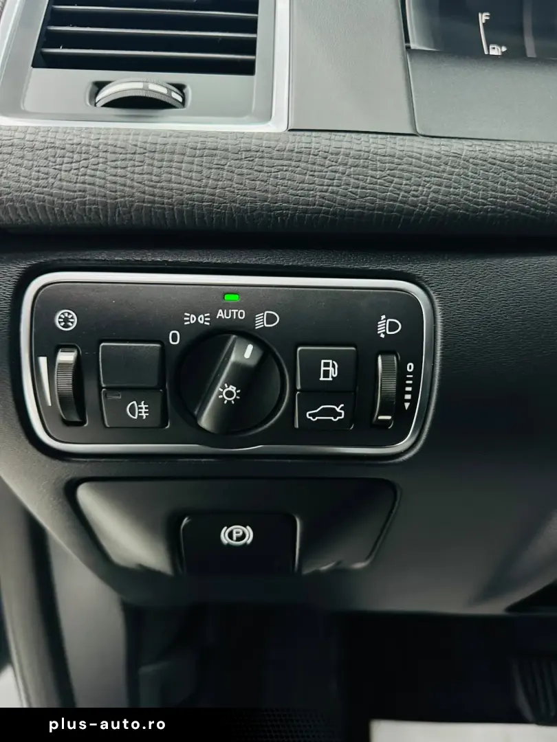 VOLVO XC60 2015 — imagine 13