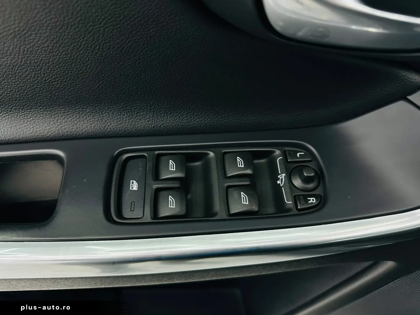 VOLVO XC60 2015 — imagine 14