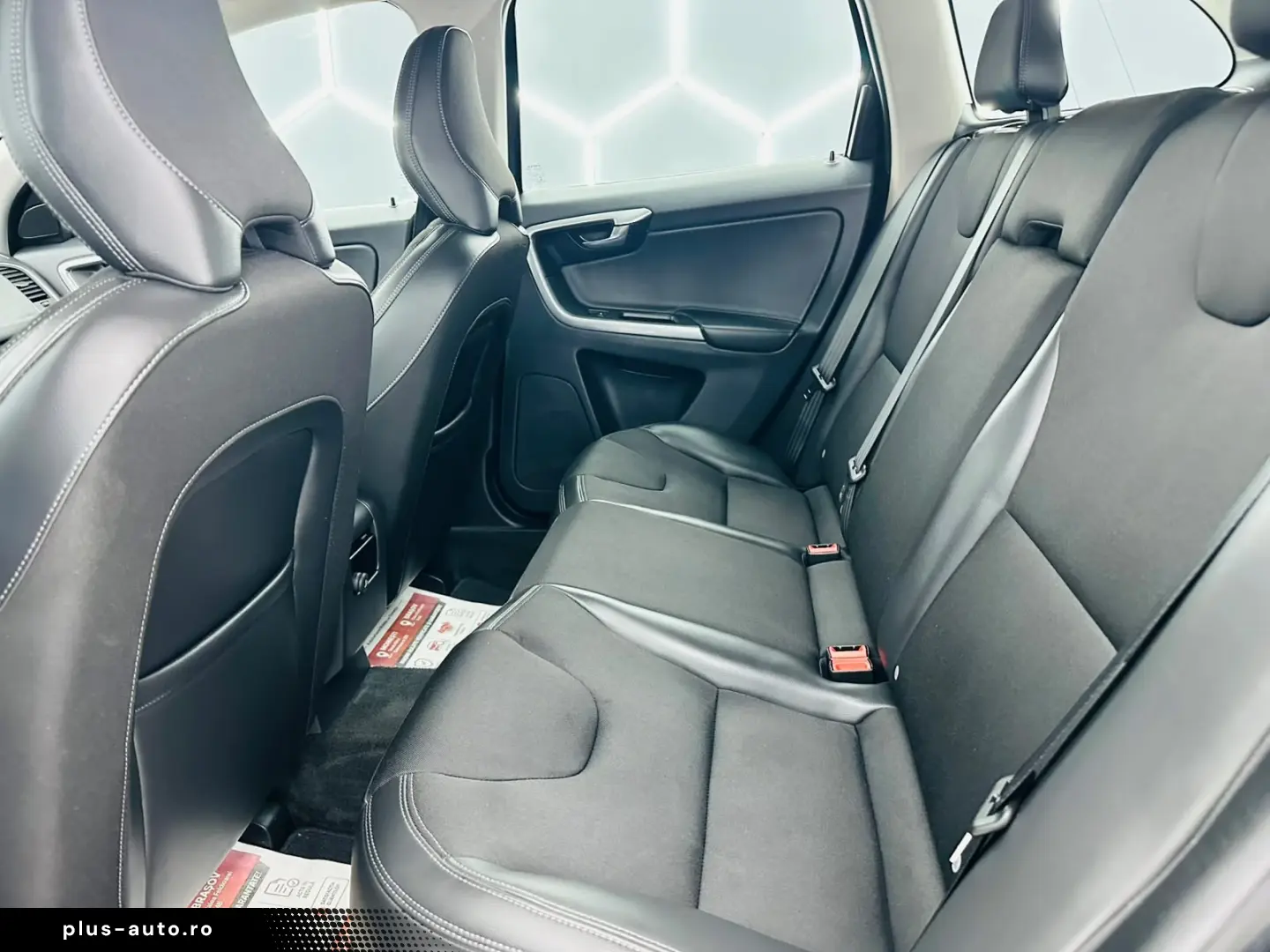 VOLVO XC60 2015 — imagine 17