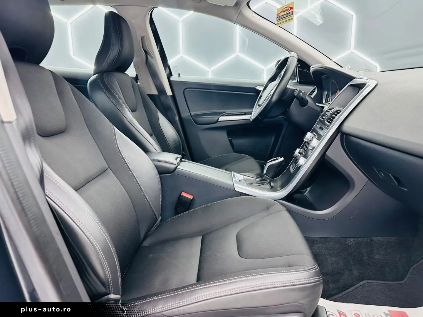 VOLVO XC60 2015 — imagine 18
