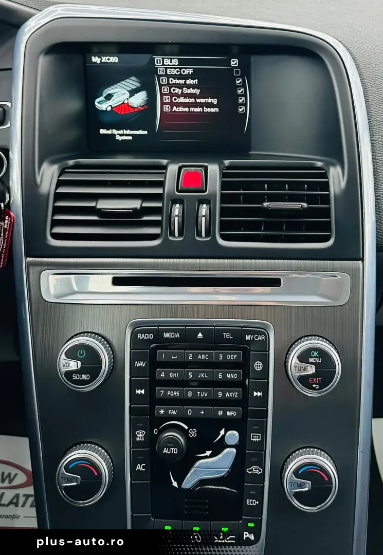VOLVO XC60 2015 — imagine 27
