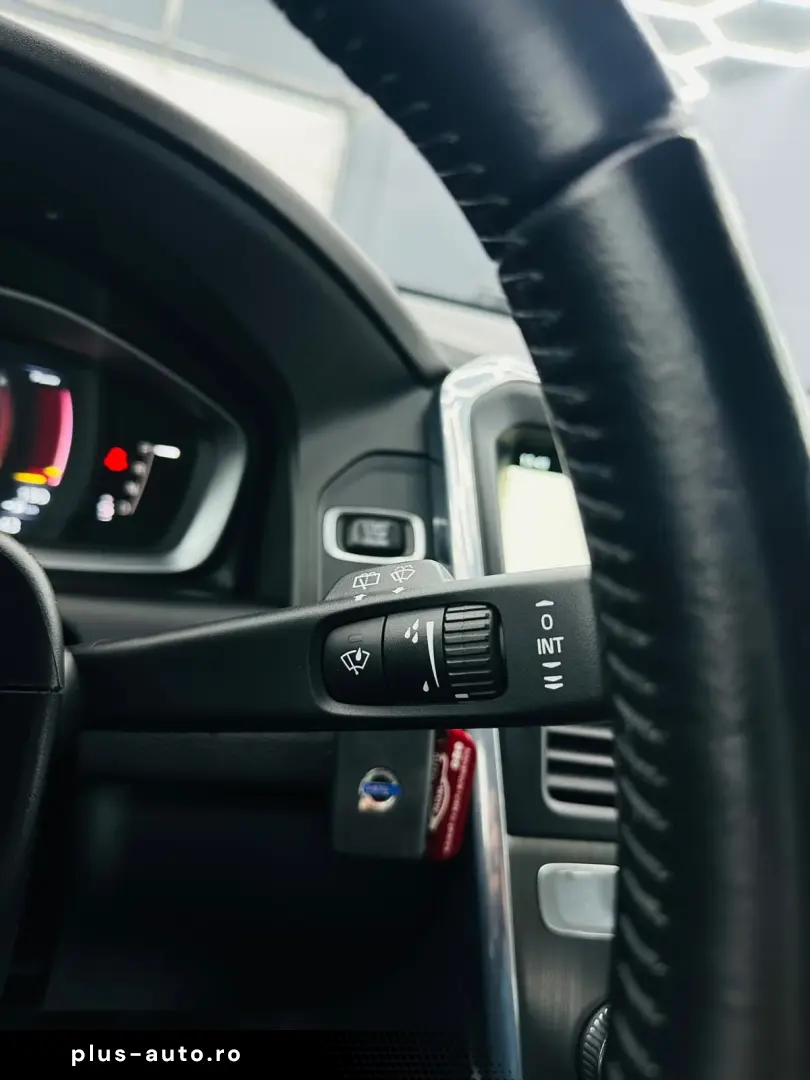 VOLVO XC60 2015 — imagine 29