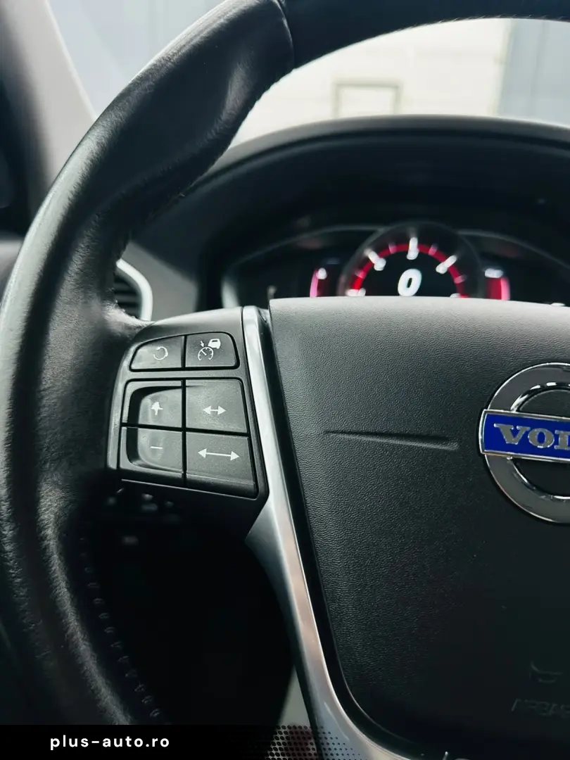 VOLVO XC60 2015 — imagine 31