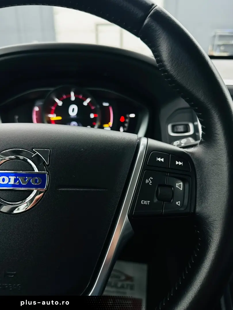 VOLVO XC60 2015 — imagine 32