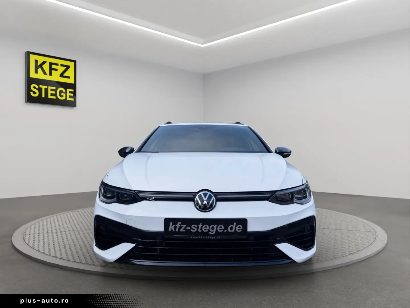VW Golf VIII Variant R 4Motion  Perform. Pano 19