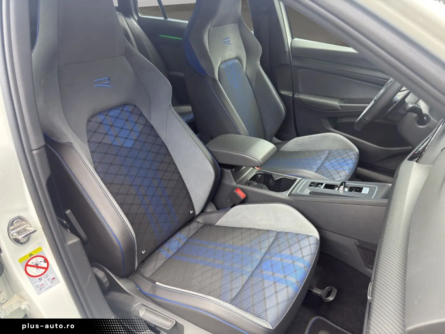 VW Golf VIII Variant R 4Motion  Perform. Pano 19