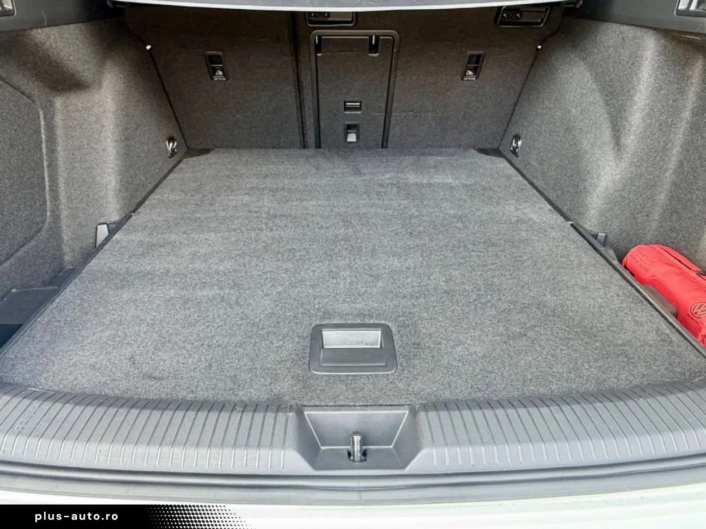 VW Golf VIII Variant R 4Motion  Perform. Pano 19
