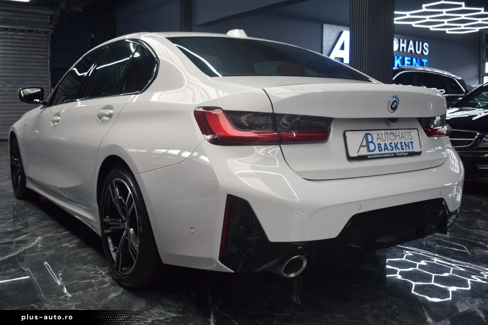 BMW Seria 3 2023 — imagine 9