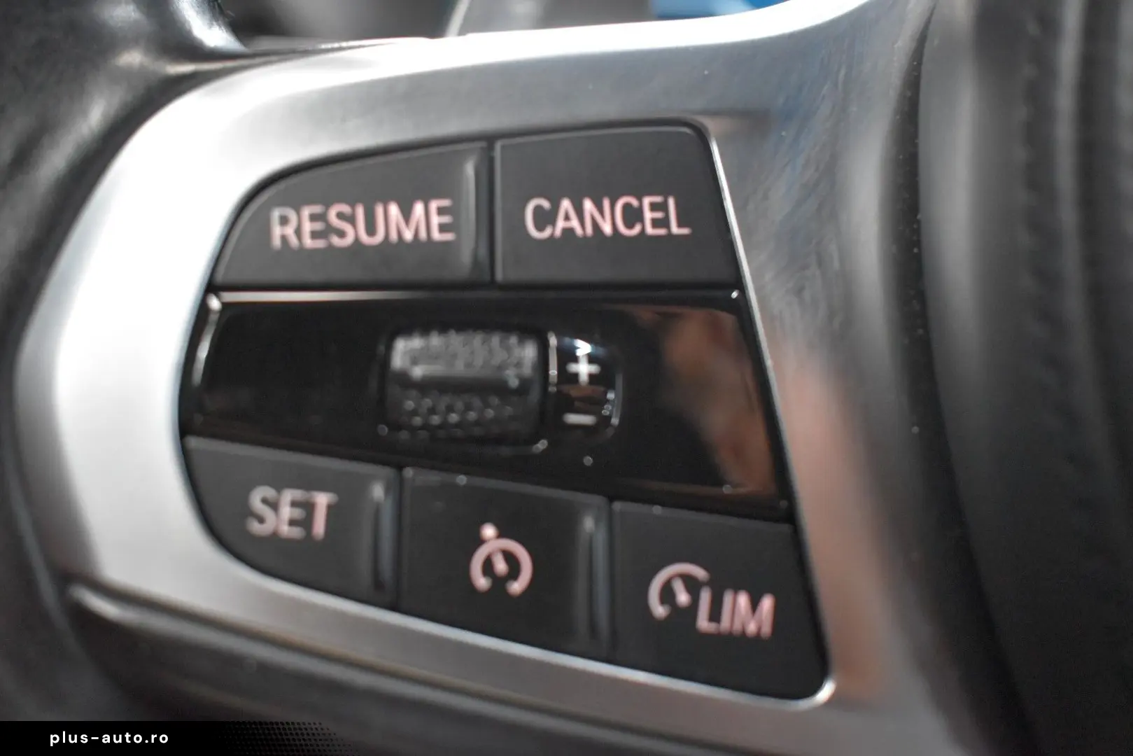 BMW Seria 3 2023 — imagine 23