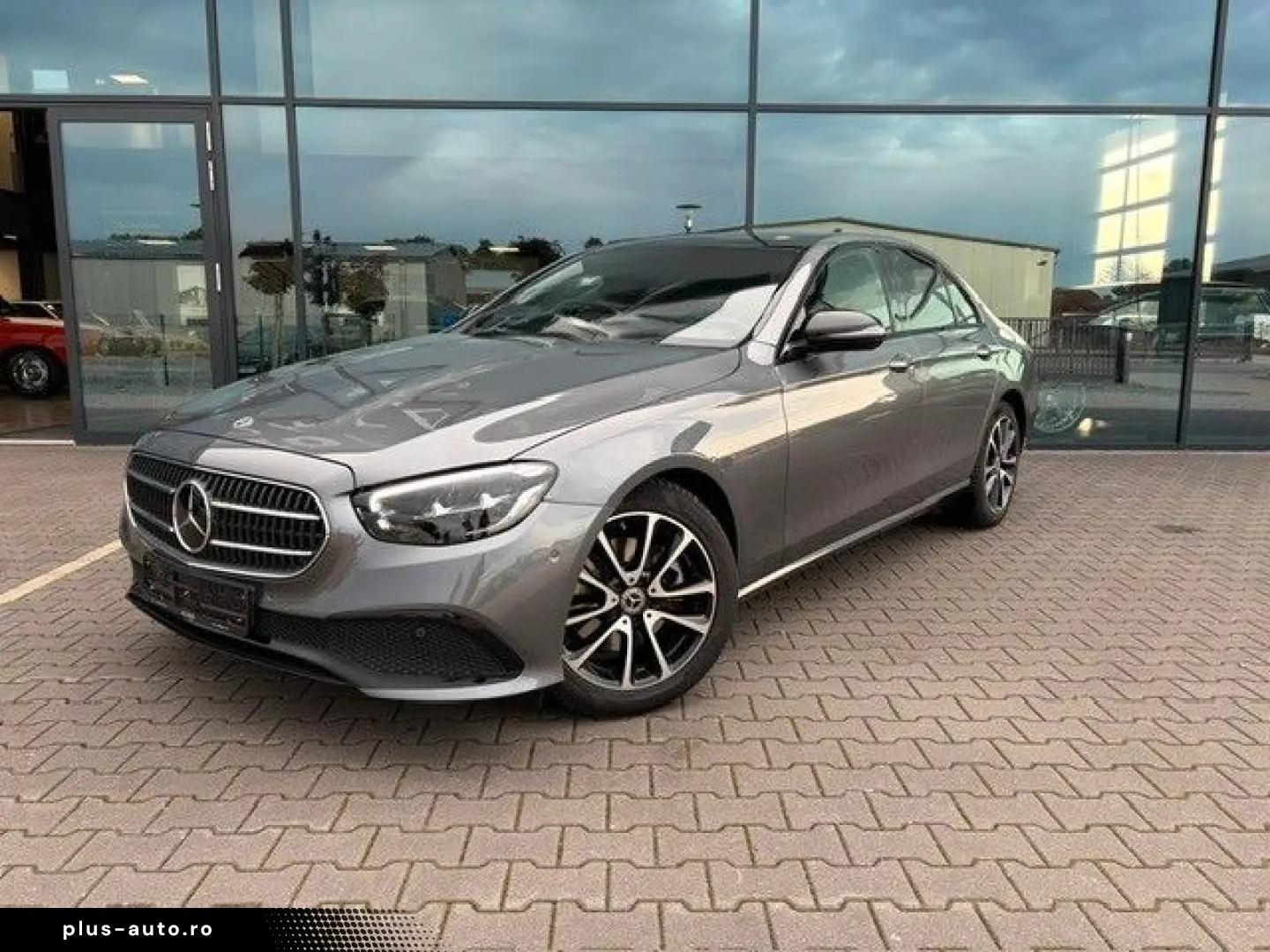 MERCEDES-BENZ E 220 d Autom. AHK Panoramadach