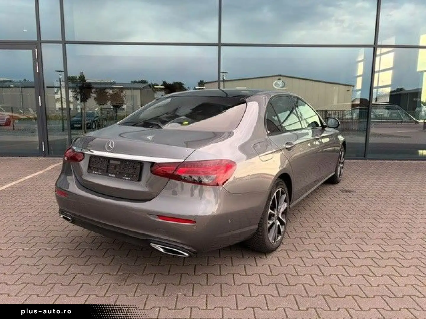 MERCEDES-BENZ E 220 d Autom. AHK Panoramadach