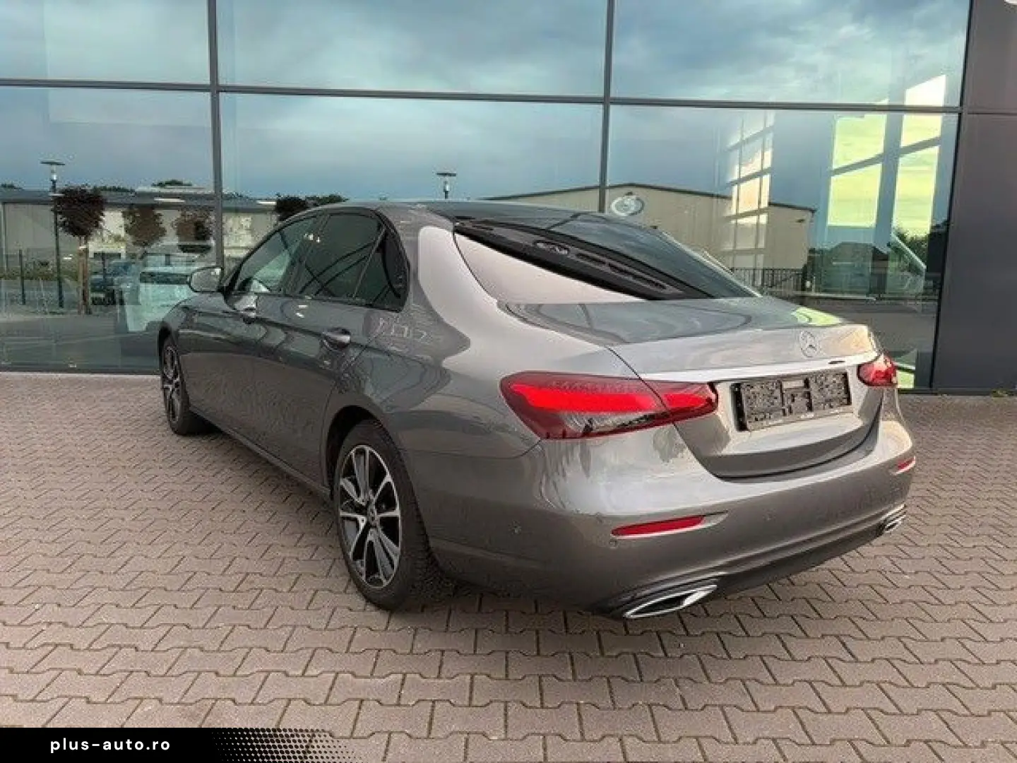 MERCEDES-BENZ E 220 d Autom. AHK Panoramadach