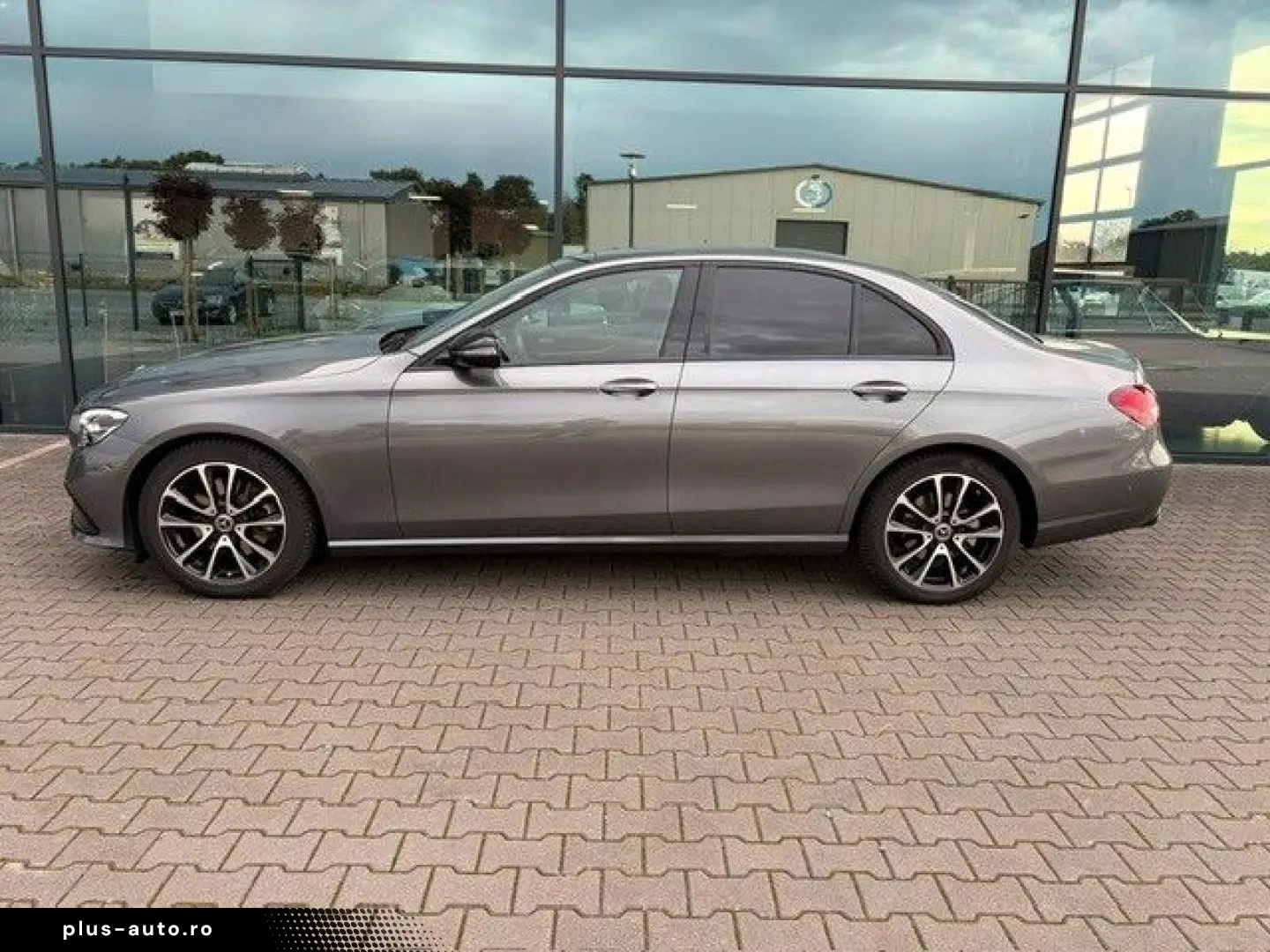 MERCEDES-BENZ E 220 d Autom. AHK Panoramadach
