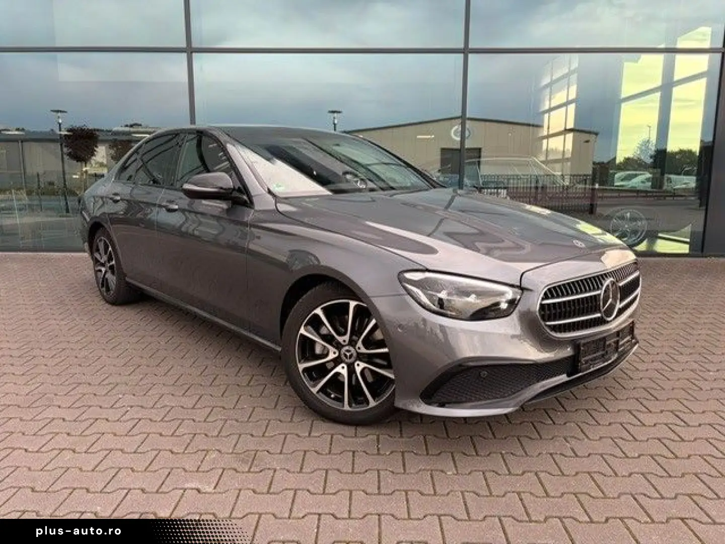 MERCEDES-BENZ E 220 d Autom. AHK Panoramadach