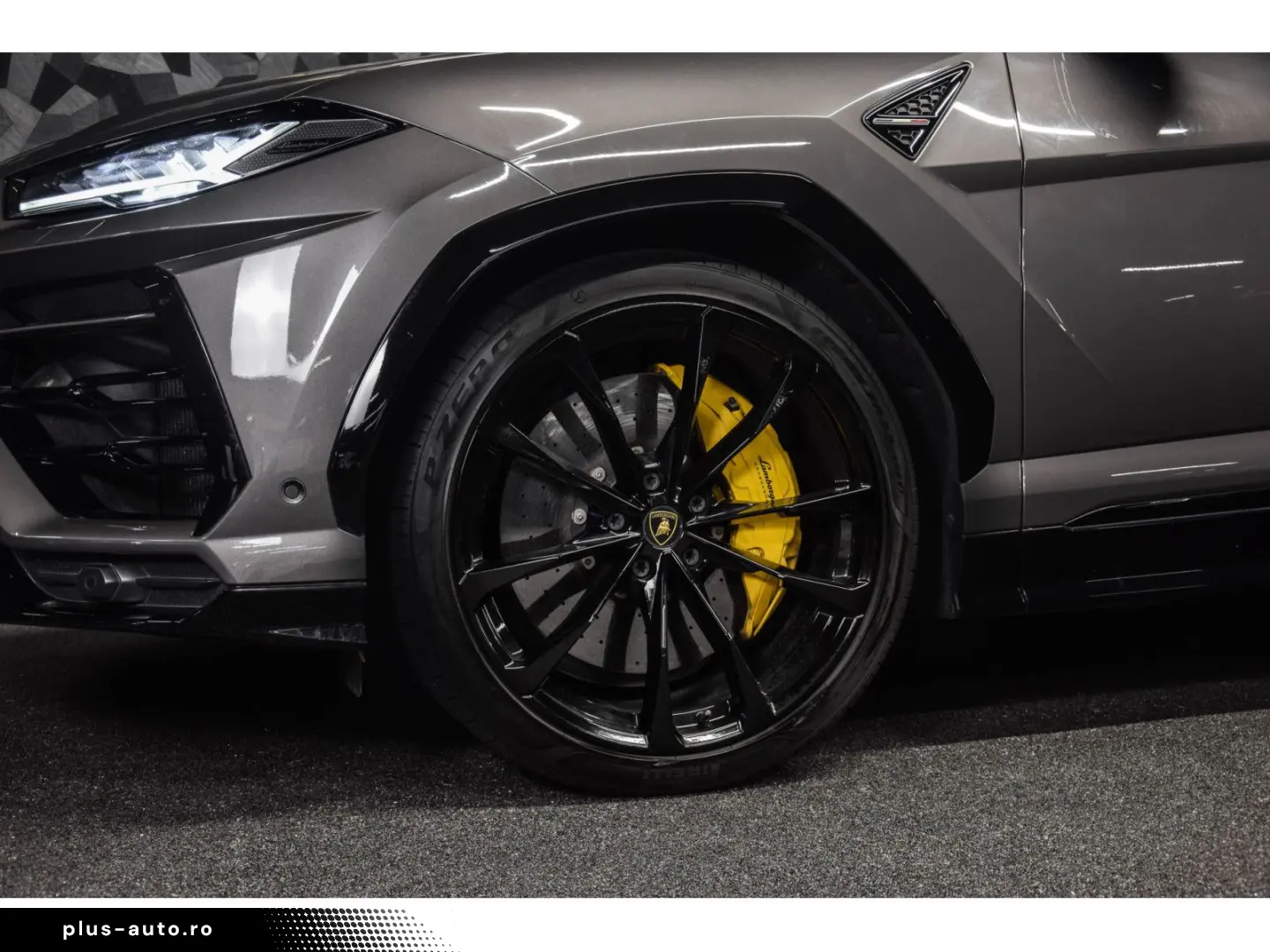 LAMBORGHINI Urus V8 AKRAPOVIC - GRIGIO KERES