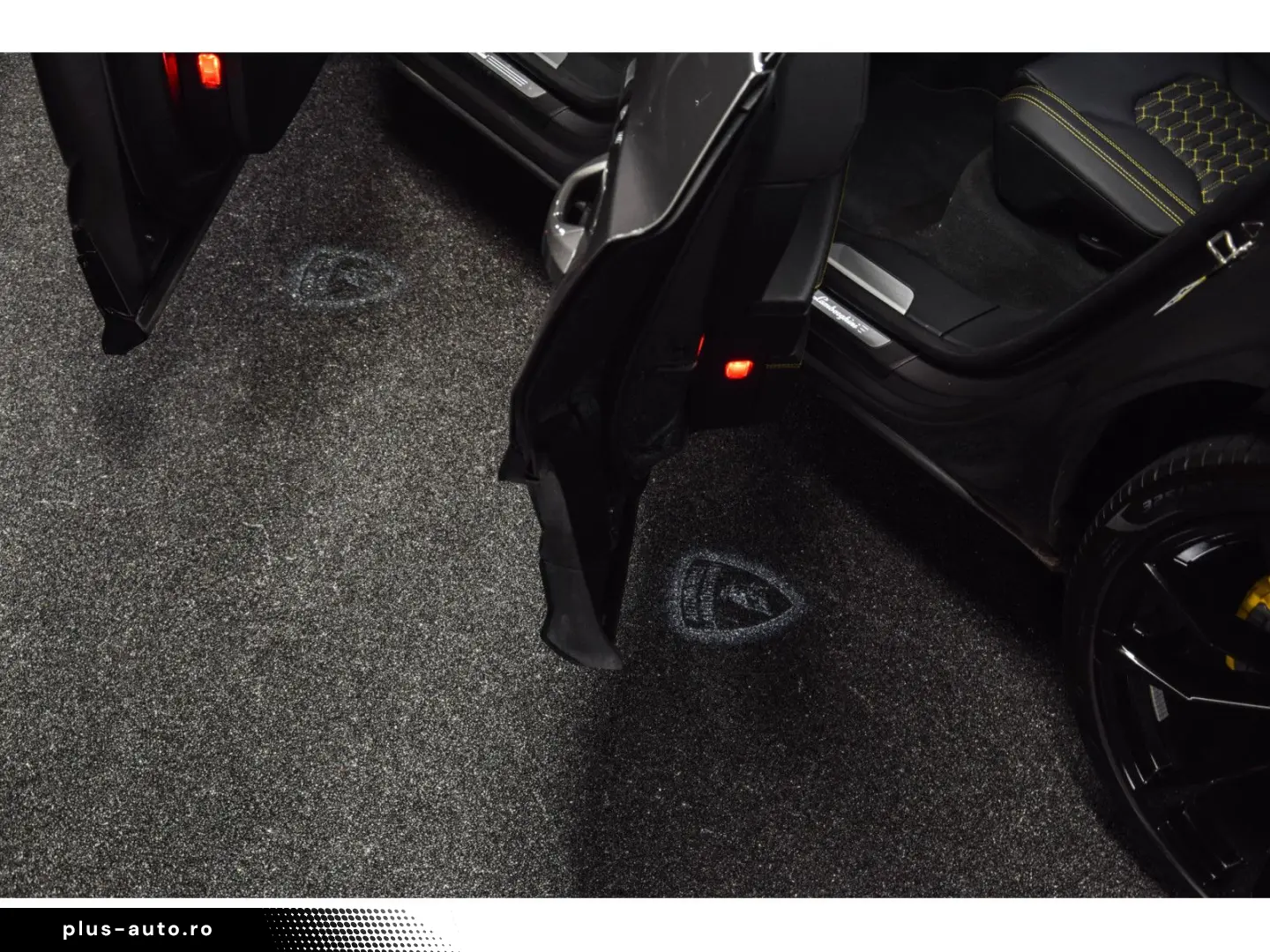 LAMBORGHINI Urus V8 AKRAPOVIC - GRIGIO KERES