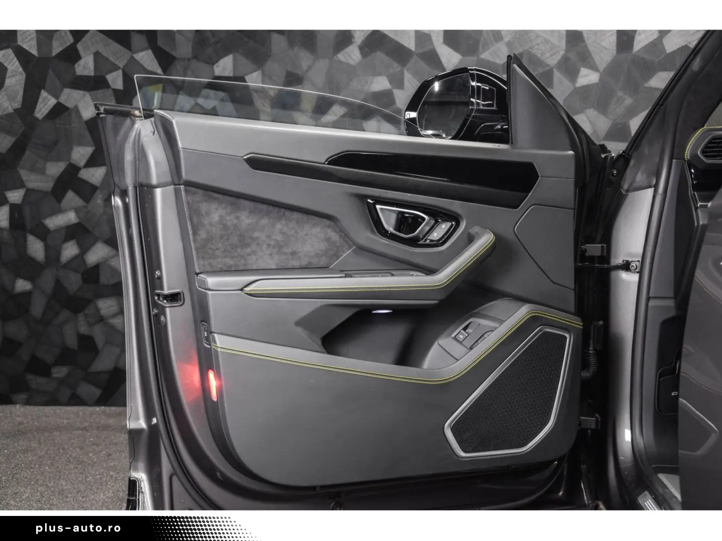 LAMBORGHINI Urus V8 AKRAPOVIC - GRIGIO KERES