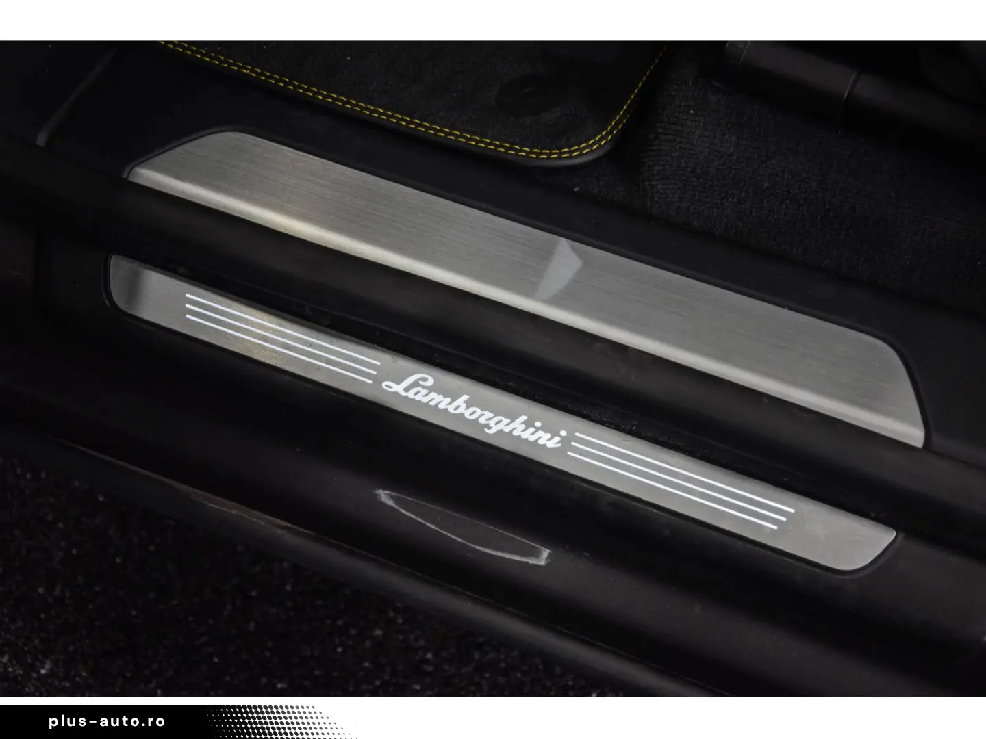 LAMBORGHINI Urus V8 AKRAPOVIC - GRIGIO KERES