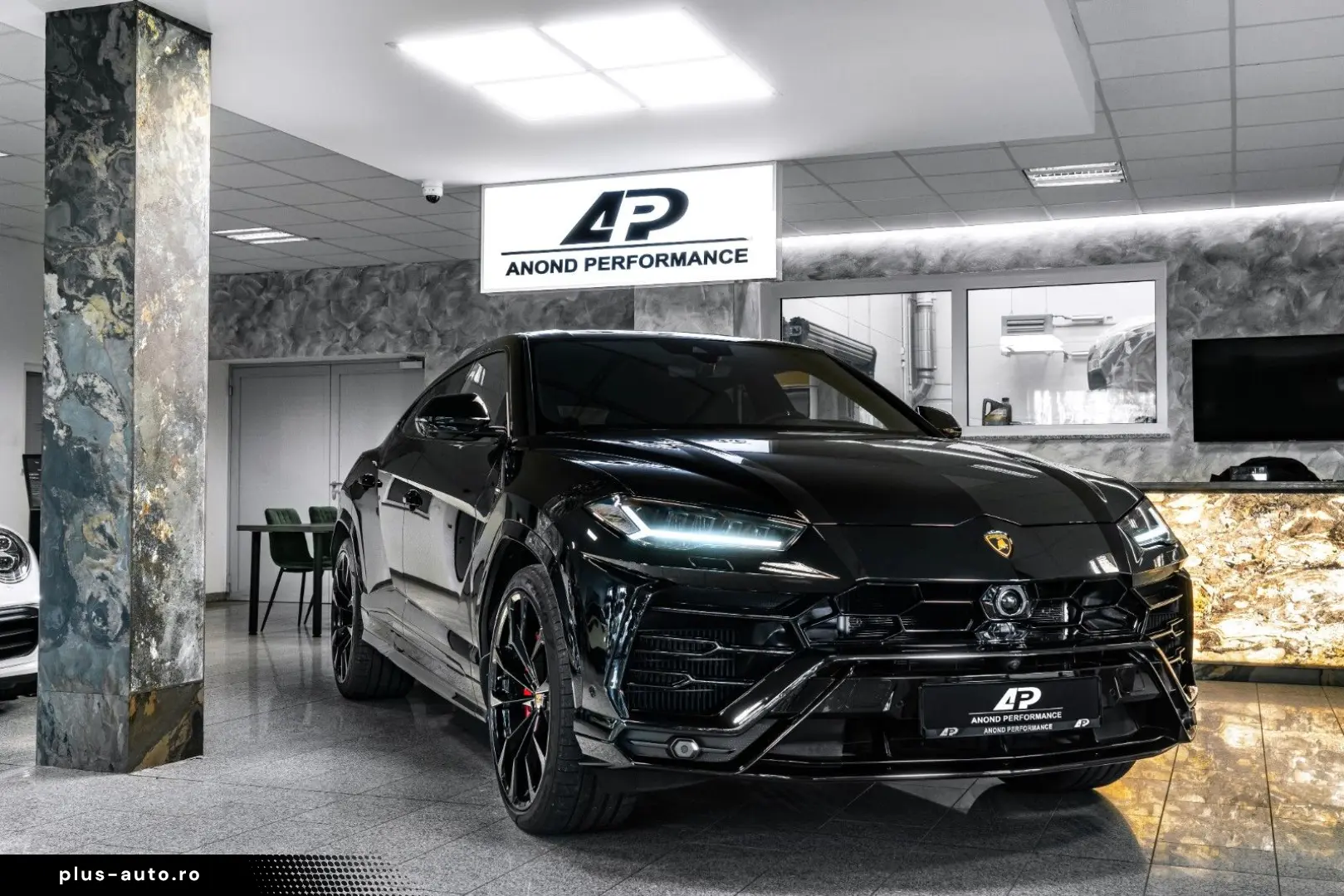 LAMBORGHINI Urus B&O 23  AKRAPOVIC MASSAGE PANO TOW WARRANTY