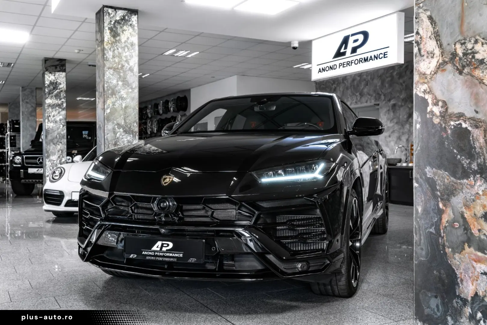 LAMBORGHINI Urus B&O 23  AKRAPOVIC MASSAGE PANO TOW WARRANTY