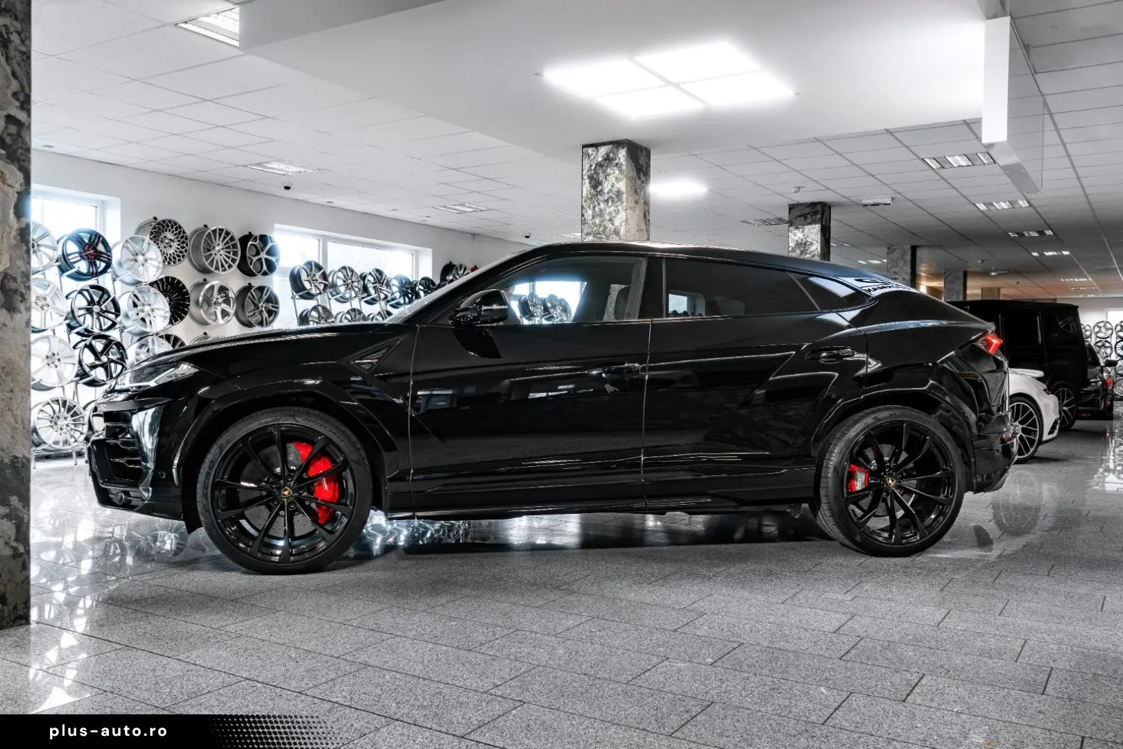 LAMBORGHINI Urus B&O 23  AKRAPOVIC MASSAGE PANO TOW WARRANTY