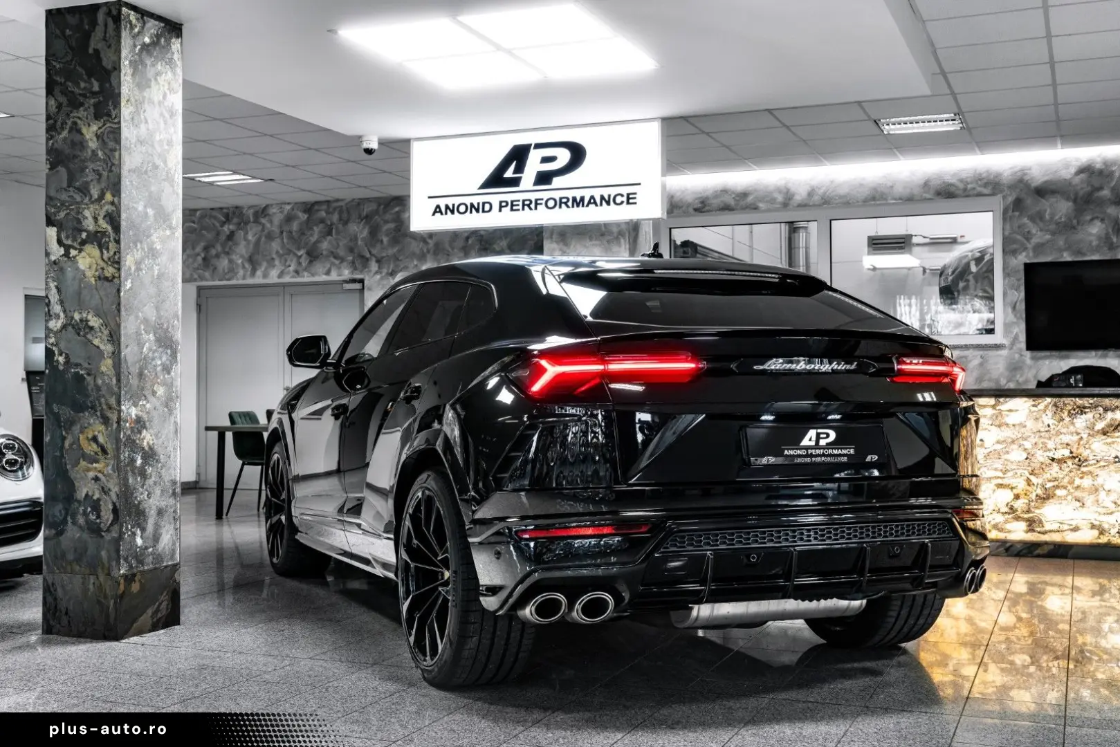 LAMBORGHINI Urus B&O 23  AKRAPOVIC MASSAGE PANO TOW WARRANTY