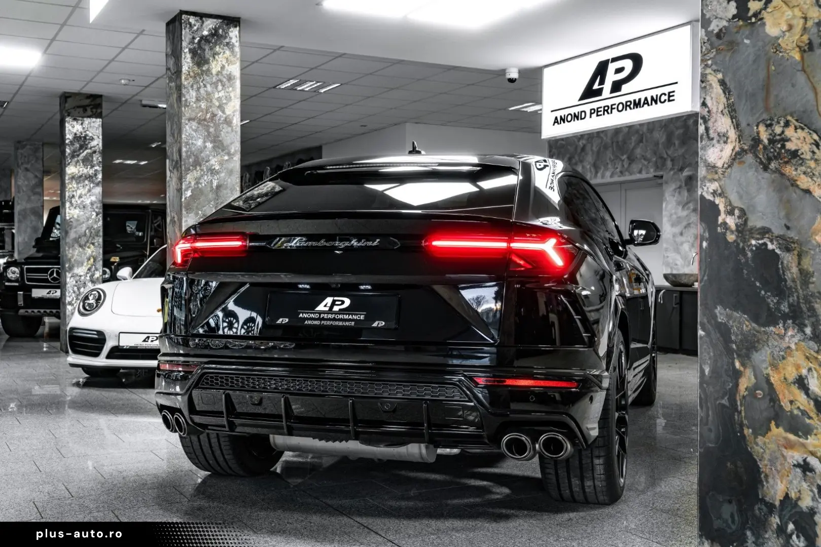 LAMBORGHINI Urus B&O 23  AKRAPOVIC MASSAGE PANO TOW WARRANTY