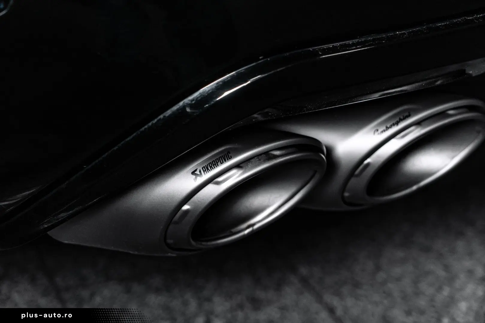 LAMBORGHINI Urus B&O 23  AKRAPOVIC MASSAGE PANO TOW WARRANTY